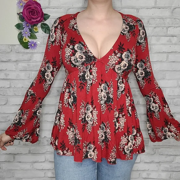 Free People Red Floral Boho Stretchy Speak Easy Tunic Top - Picture 5 of 14